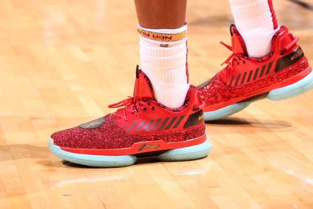 76人力克热火重返东部前六 公牛险胜开拓者